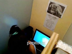 与房东谈判新的租赁价格,他已经在那里生活了一年,他必须谈判新的价格。大妈都知道,这个家是单一的,是非常为什么你braless,谁拥有一切给你他妈的好去为你降低价格..