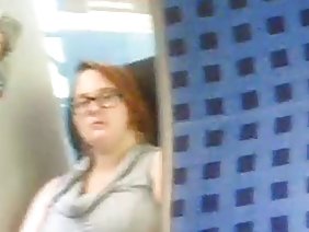 我不知道他妈的和我的新女友或女儿在一起，真是一个两难的境地！妈的，我想我是幸运的遇到了这个成熟的女人，因为她是一个荡妇，但现在，我sleep've看到，有一个非常漂亮的女儿，我终于有两人在床上，他妈的一个壮观的三重奏结束。
