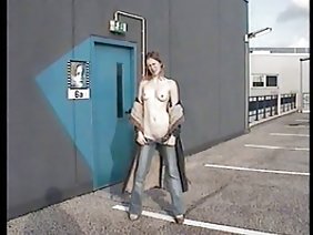 朱莉娅安完全知道如何获得升职或升职，她有多好，她有的tetorras，大屁股和她多汁的猫知道这对任何男人都是不可抗拒的。所以阿姨很容易，她张开双腿做好准备，她得到了她想要的东西。
