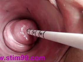 那么，吸我的鸡巴我的妻子最好的朋友，她也结婚了，但似乎她的丈夫并没有把这么多的甘蔗已经毫无疑问来我家拿明文访问。她只是想要我丰富地吃她的阴部，然后按照自己喜欢的方式操蛋。