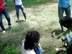 关于这个女人的事情不是一个普通的猫,它是一个超级猫。它似乎有自己的生命,当女人变得角质时,她的阴部以残酷的方式打开。似乎同一个阴户正在为公鸡尖叫。