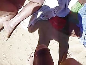 我的岳母和我的妻子一起做了一个好吸管，他妈的孩子我想我不会再去看他妈的生活了。我坐在沙发上与我的妻子和她的母亲，都希望保持我开心让我一个很好的两手稻草，因为我们去..拉下我的裤子，让他们做他们想要的东西..