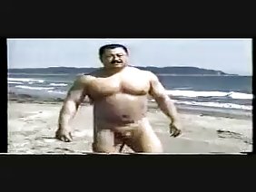 我不知道它是怎么发生的，我们一个人和妈妈一起，我们突然加热了。有一件事导致另一件事，我们结束了他妈的。我从没想过我会操我的母亲，更不用说想象妈妈会那么干。