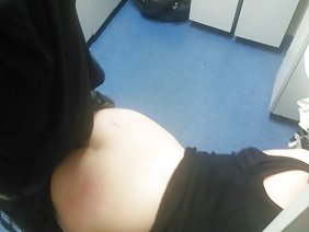 我的女儿离开了我，我把在沙发上与他们他妈的，她抓住做口交男友和我取得了我这么角质，我和他们他妈的鼓励，最好的办法是像你的男朋友吃我们两个猫，有很多练习和一个非常丰富的公鸡他妈的，这很好..