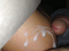 Chloe Reese Carter比孩子更喜欢公鸡,糖果是这个女孩对公鸡的纯粹恶习。她的男朋友知道,因为他是一个自由派的叔叔,他为她准备了一个大惊喜。他一直与几个朋友,她蒙蔽,并开始逐步magrearla开始加入其他人,最终你最终做了轮奸,你都去了猫,并最终卡明她。