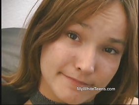 在这些朋友的盛宴不能错过打扮成警察，因为这是这些妇女得到角质剥离剂，它们是布兰迪爱，伊娃·卡雷拉和Julia安，几乎没有什么吧？这个男孩的好处有这三个徐娘半老的工作，所以荡妇和对性的渴望。