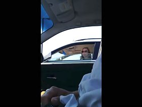 每个人都有自己的口味,而这个女孩的口味虽然特殊,但却属于他们自己的口味。她有一个很棒的身体,可以有想要的叔叔或阿姨,但她喜欢成熟的脂肪的pussies。与吃任何其他的阴部或公鸡相比,享受更多吃一个成熟的多肉的阴部猫多了几公斤。