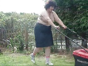 如何抵抗Vicki Chase,真正的朋友的完美屁股?我们认为这是骄傲的教导在镜头前的屁股变得非常角质所有,事实是,它得到,但只有这家伙是幸运他妈的她的力量,头发和一个非常有力的步伐享受。