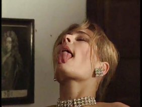 这种欲望的性与这两个好姐妹谁是非常贪婪毫无疑问的,但我他妈的,你无法抗拒什么独自裸体,并以其丰富的pussies鼓捣,良好的摸索左右身体然后享受他们之间的口交。